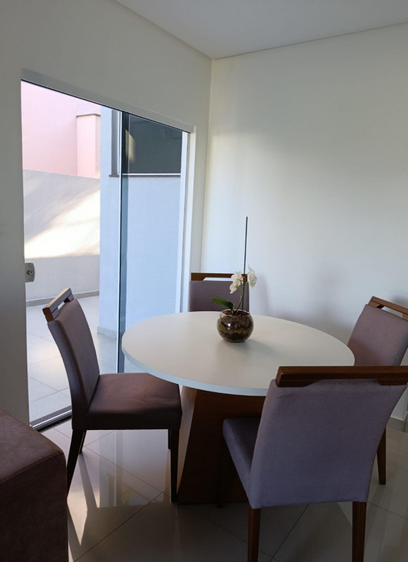 SOBRADO 01 SUÍTE + 01 QUARTO - FRARON