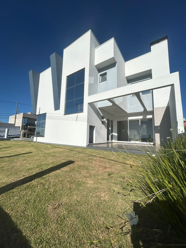 SOBRADO ALTO PADRÃO 03 QUARTOS - FRARON